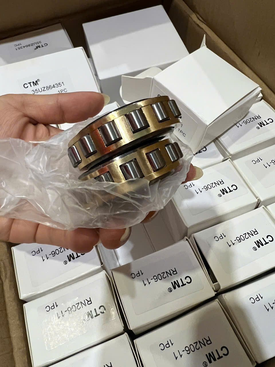 Các mã vòng bi được nhập kho, kiểm tra chất lượng và cập nhật lên hệ thống dữ liệu của CENTIMET.